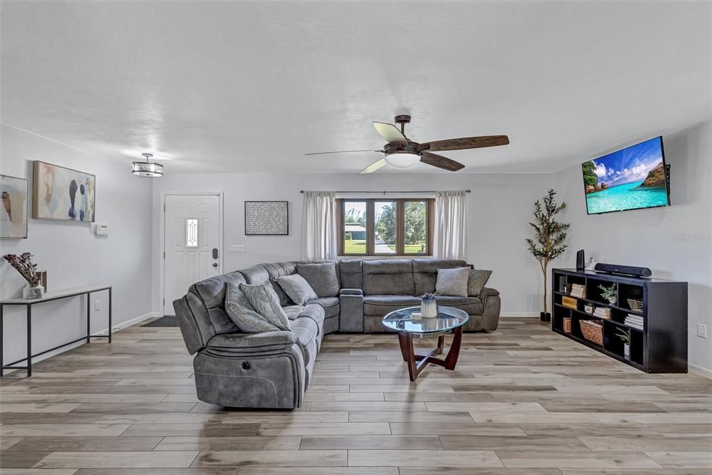 For Sale: $650,000 (4 beds, 2 baths, 2016 Square Feet)