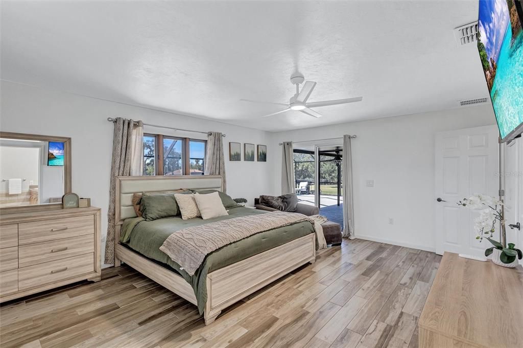 For Sale: $650,000 (4 beds, 2 baths, 2016 Square Feet)