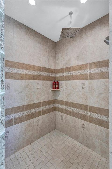 For Sale: $650,000 (4 beds, 2 baths, 2016 Square Feet)