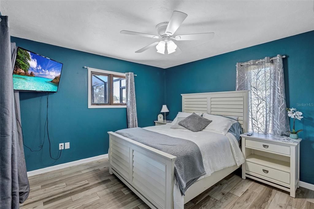 For Sale: $650,000 (4 beds, 2 baths, 2016 Square Feet)