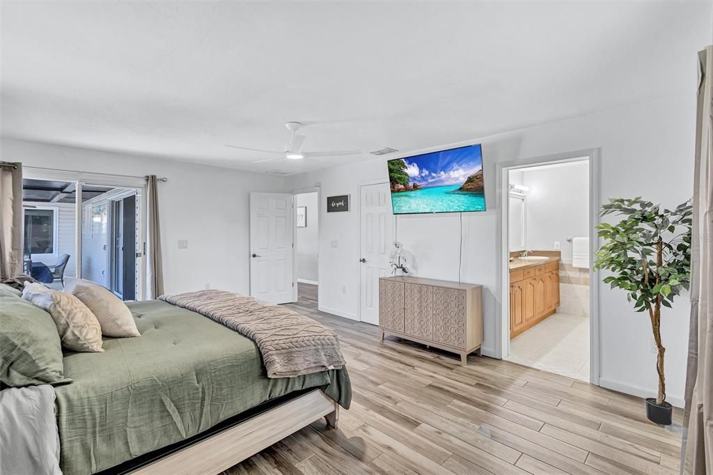 For Sale: $650,000 (4 beds, 2 baths, 2016 Square Feet)