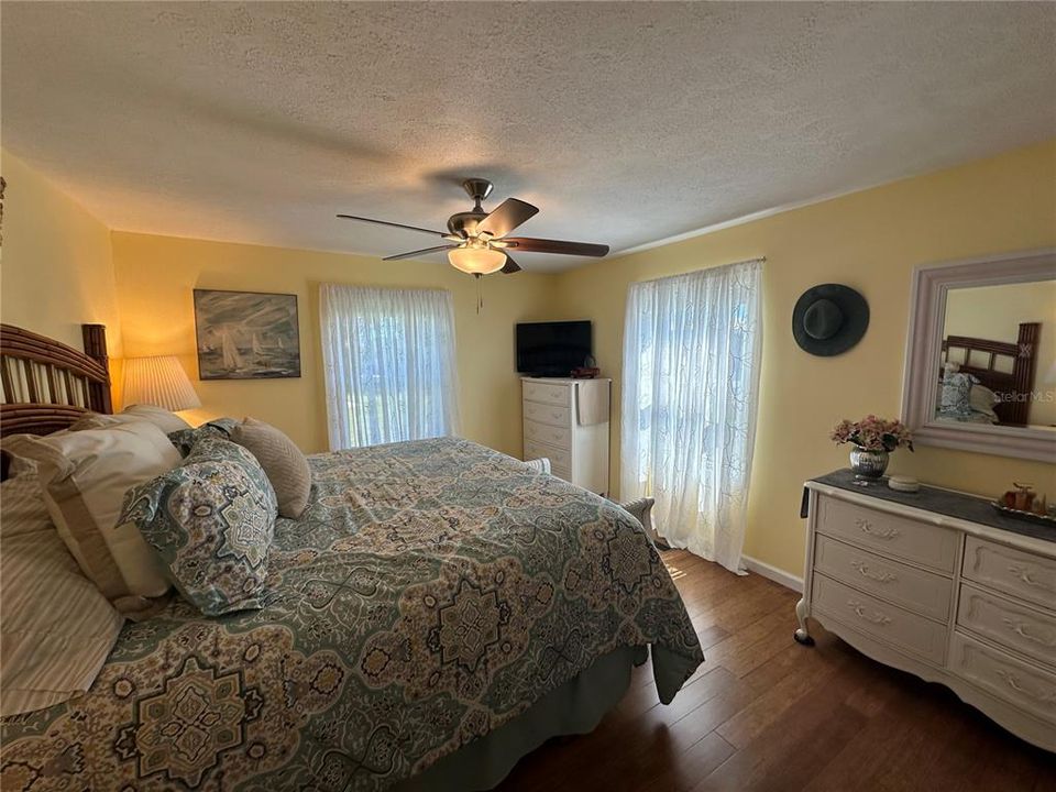 待售: $189,000 (2 贝兹, 2 浴室, 1056 平方英尺)