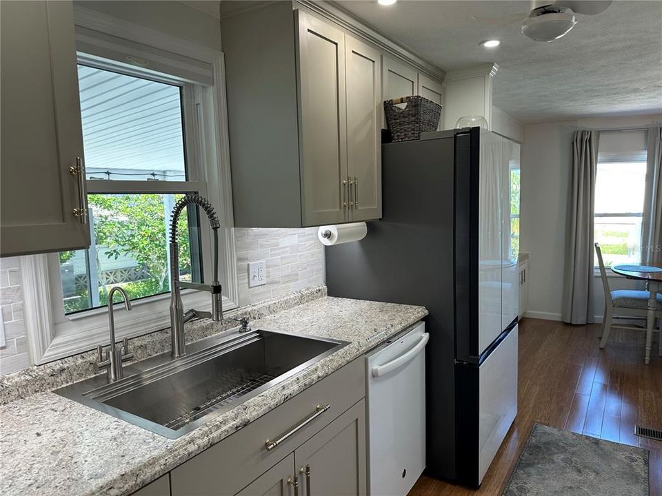 待售: $189,000 (2 贝兹, 2 浴室, 1056 平方英尺)