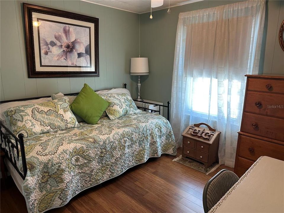 待售: $189,000 (2 贝兹, 2 浴室, 1056 平方英尺)