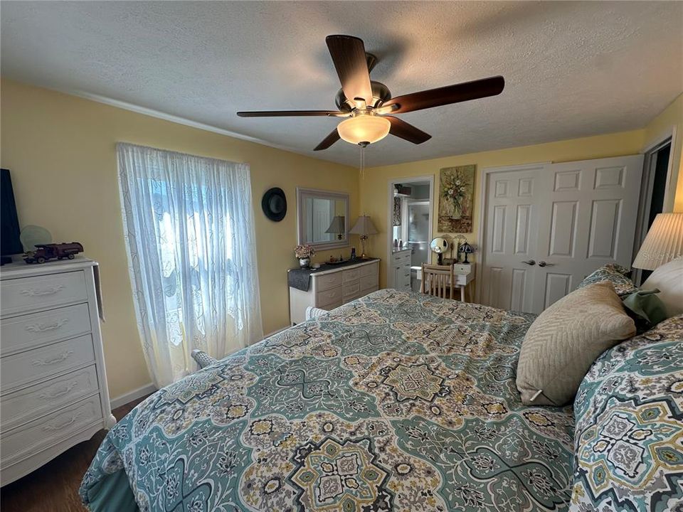 待售: $189,000 (2 贝兹, 2 浴室, 1056 平方英尺)