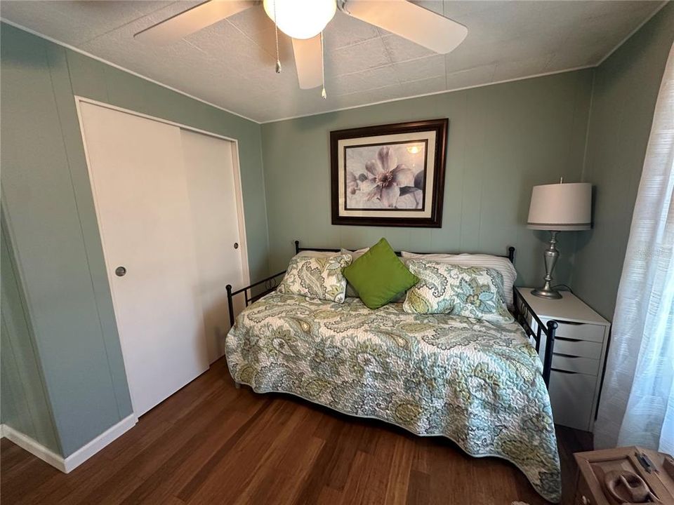 待售: $189,000 (2 贝兹, 2 浴室, 1056 平方英尺)