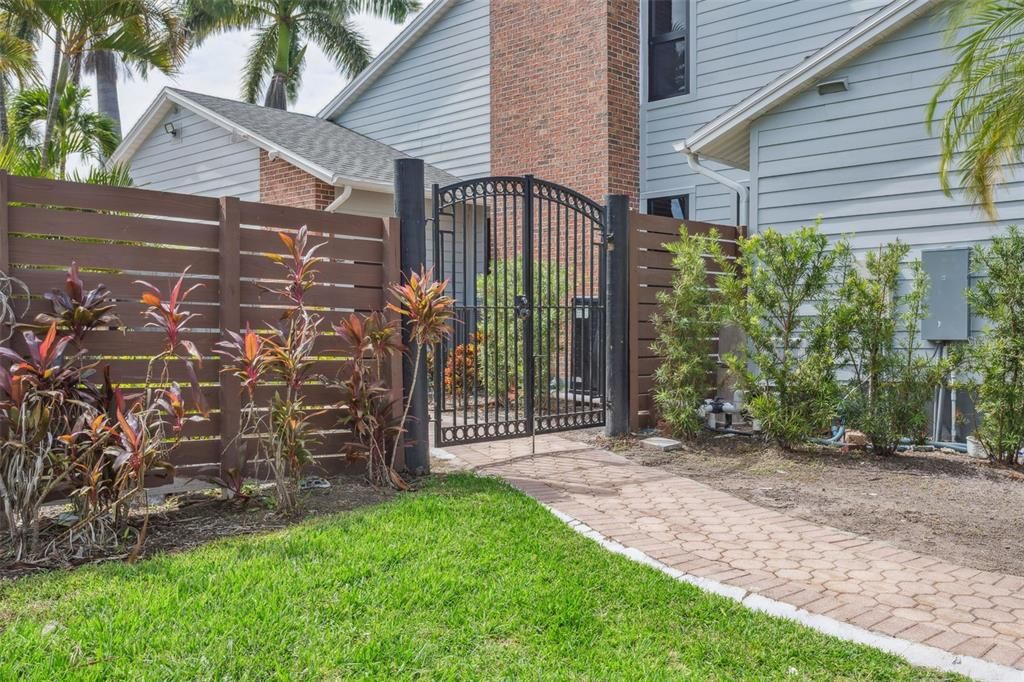 For Sale: $1,590,000 (4 beds, 4 baths, 2778 Square Feet)