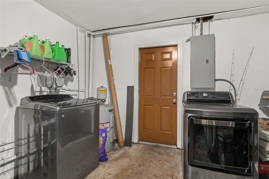 Под контрактом: $299,900 (2 спален, 1 ванн, 858 Квадратных фут)