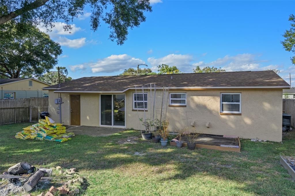 Под контрактом: $299,900 (2 спален, 1 ванн, 858 Квадратных фут)