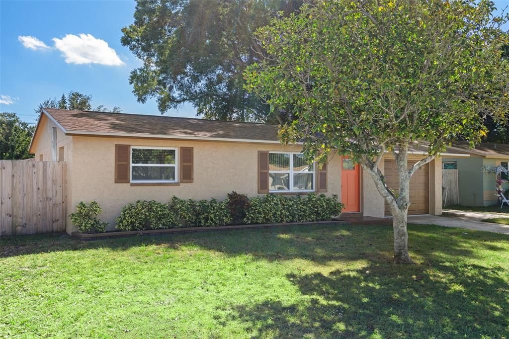 Под контрактом: $299,900 (2 спален, 1 ванн, 858 Квадратных фут)