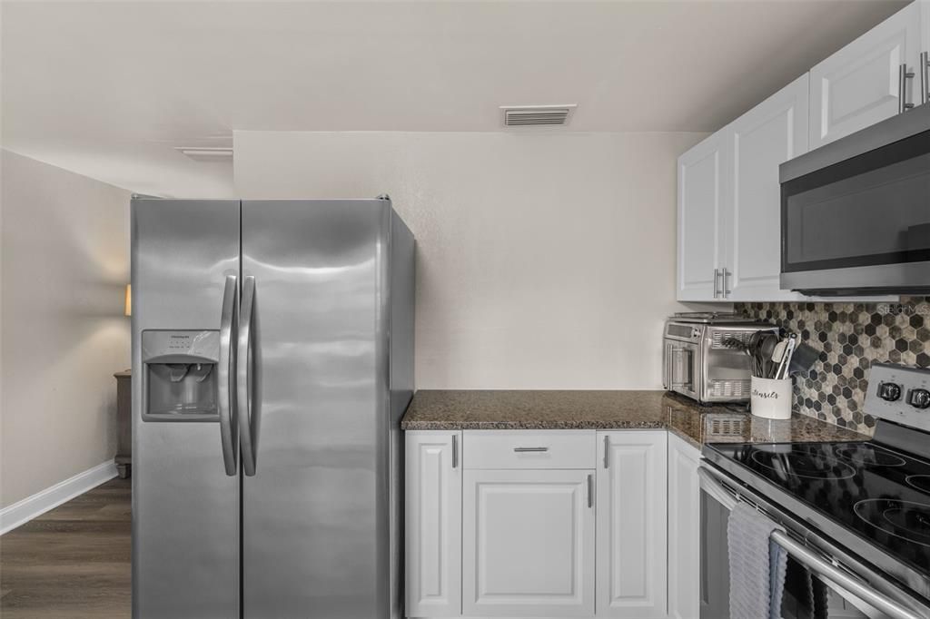 Под контрактом: $299,900 (2 спален, 1 ванн, 858 Квадратных фут)