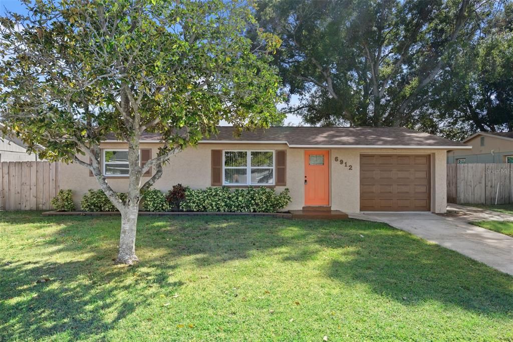 Под контрактом: $299,900 (2 спален, 1 ванн, 858 Квадратных фут)