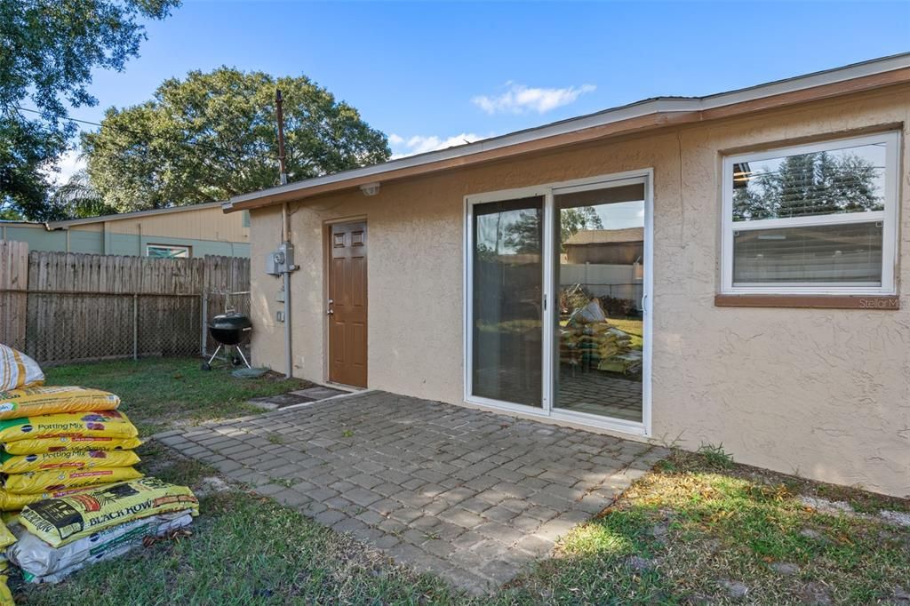 Под контрактом: $299,900 (2 спален, 1 ванн, 858 Квадратных фут)