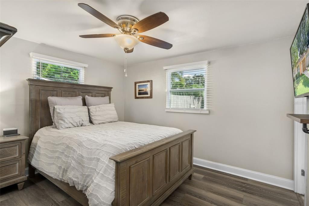 Под контрактом: $299,900 (2 спален, 1 ванн, 858 Квадратных фут)