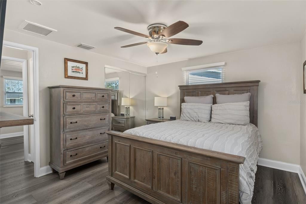 Под контрактом: $299,900 (2 спален, 1 ванн, 858 Квадратных фут)