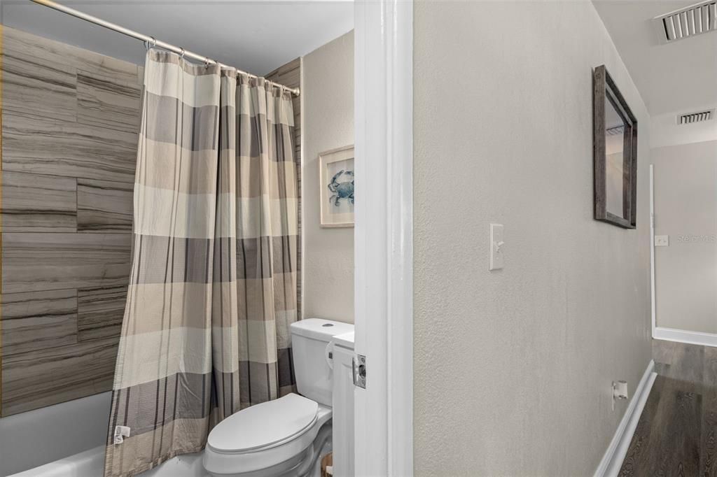 Под контрактом: $299,900 (2 спален, 1 ванн, 858 Квадратных фут)