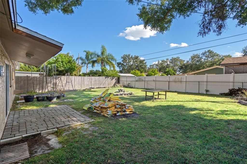 Под контрактом: $299,900 (2 спален, 1 ванн, 858 Квадратных фут)