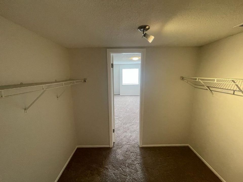 Activo con contrato: $1,100 (1 camas, 1 baños, 825 Pies cuadrados)