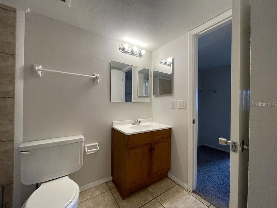 Activo con contrato: $1,100 (1 camas, 1 baños, 825 Pies cuadrados)