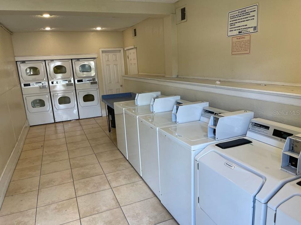 Activo con contrato: $1,100 (1 camas, 1 baños, 825 Pies cuadrados)