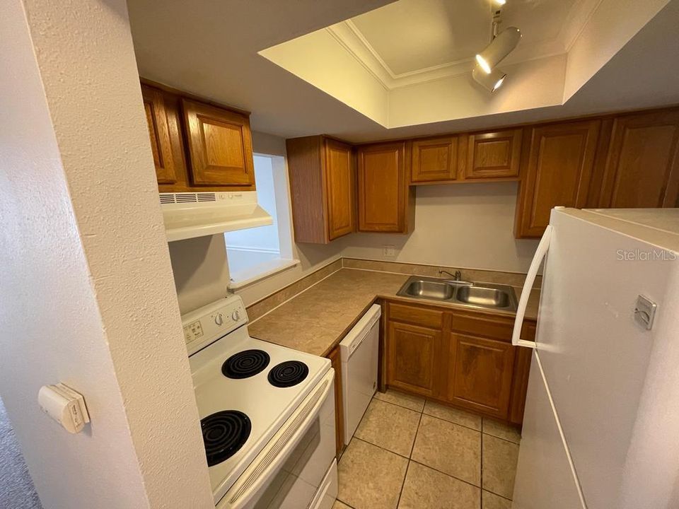 Activo con contrato: $1,100 (1 camas, 1 baños, 825 Pies cuadrados)