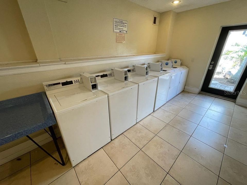 Activo con contrato: $1,100 (1 camas, 1 baños, 825 Pies cuadrados)