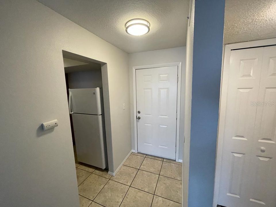 Activo con contrato: $1,100 (1 camas, 1 baños, 825 Pies cuadrados)