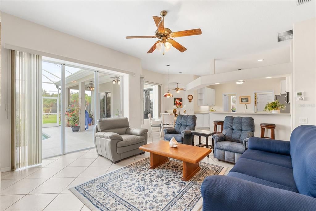 合同活跃: $515,000 (4 贝兹, 3 浴室, 2384 平方英尺)