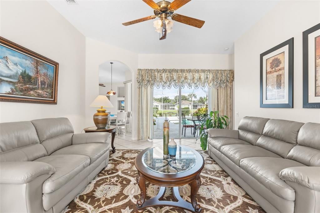 合同活跃: $515,000 (4 贝兹, 3 浴室, 2384 平方英尺)