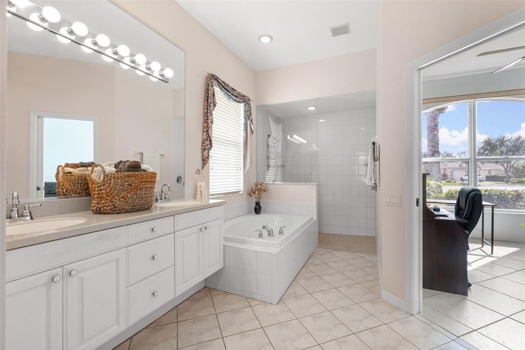 合同活跃: $515,000 (4 贝兹, 3 浴室, 2384 平方英尺)