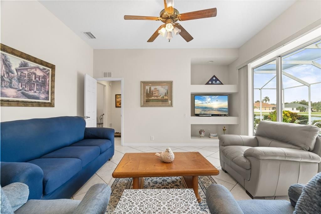 合同活跃: $515,000 (4 贝兹, 3 浴室, 2384 平方英尺)