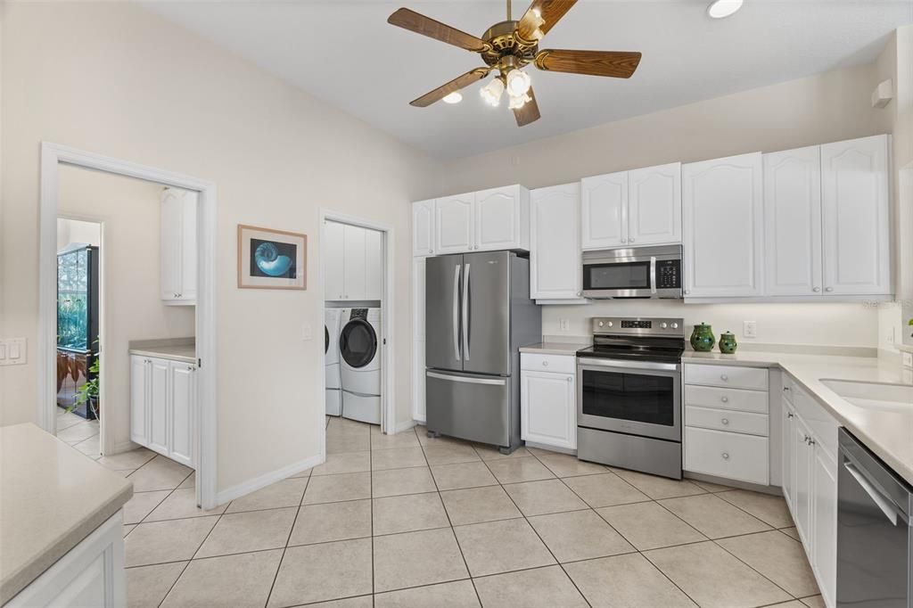 合同活跃: $515,000 (4 贝兹, 3 浴室, 2384 平方英尺)