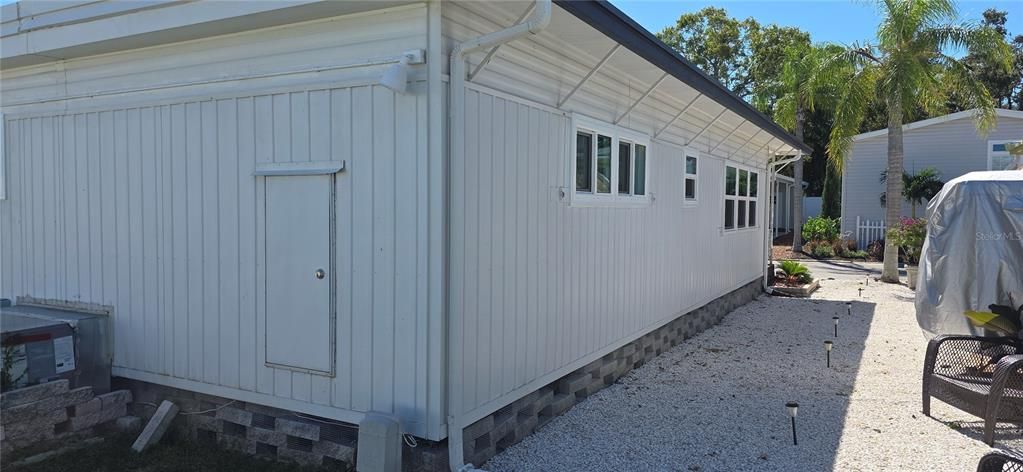 На продажу: $119,900 (2 спален, 2 ванн, 945 Квадратных фут)