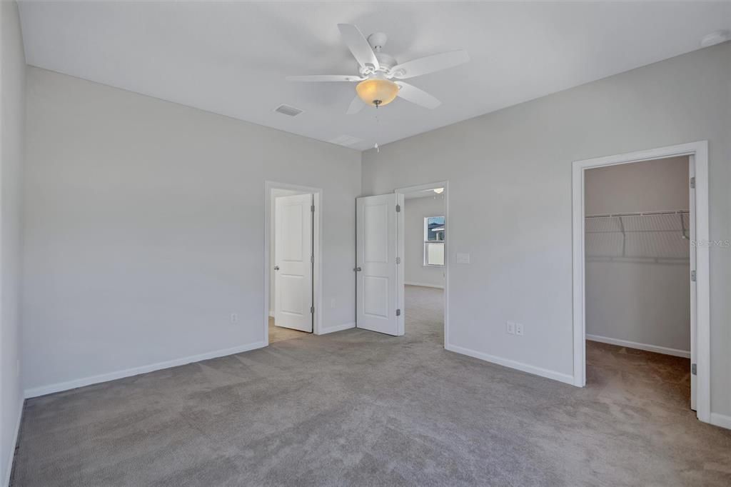 Activo con contrato: $2,300 (3 camas, 2 baños, 1492 Pies cuadrados)