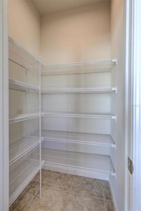 Activo con contrato: $2,300 (3 camas, 2 baños, 1492 Pies cuadrados)