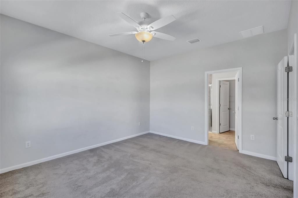 Activo con contrato: $2,300 (3 camas, 2 baños, 1492 Pies cuadrados)