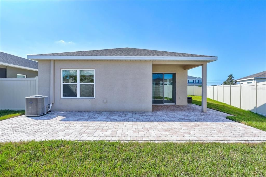 Activo con contrato: $2,300 (3 camas, 2 baños, 1492 Pies cuadrados)