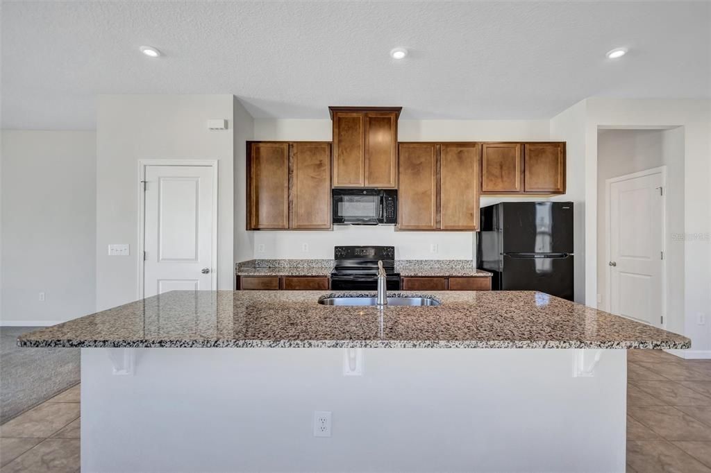 Activo con contrato: $2,300 (3 camas, 2 baños, 1492 Pies cuadrados)