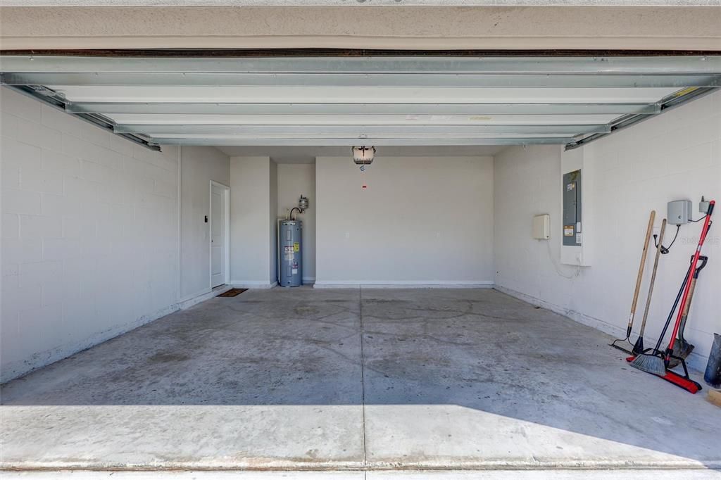 Activo con contrato: $2,300 (3 camas, 2 baños, 1492 Pies cuadrados)