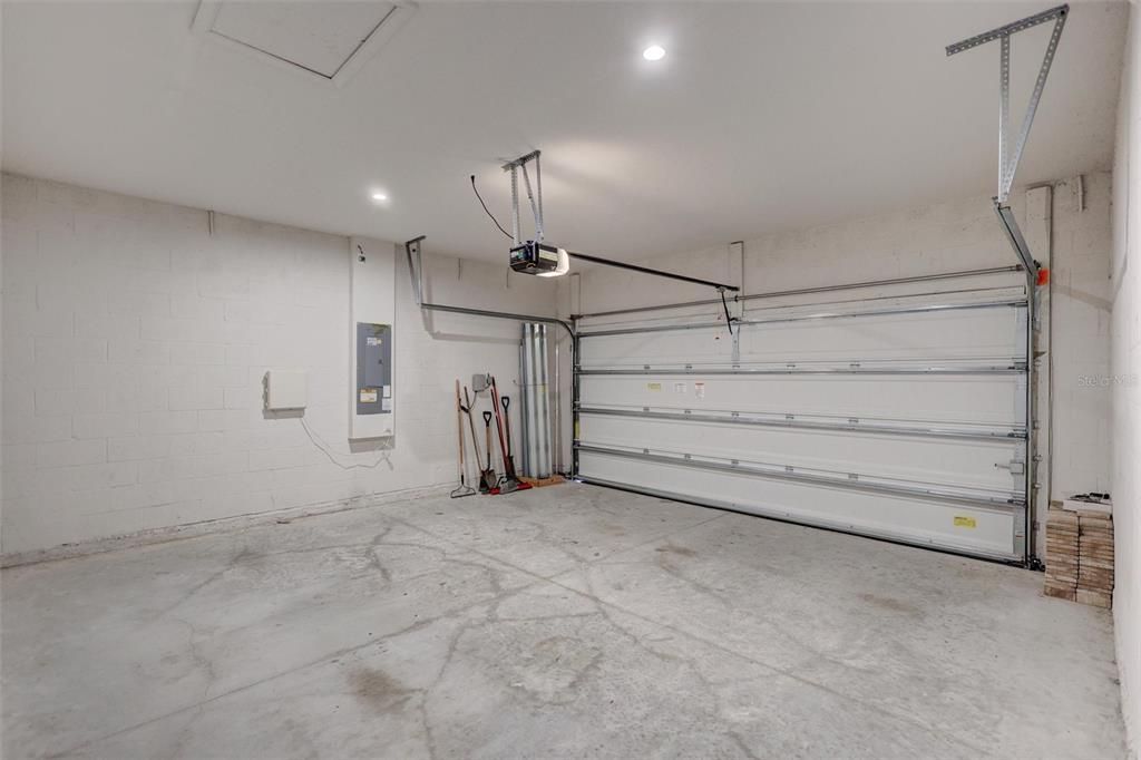 Activo con contrato: $2,300 (3 camas, 2 baños, 1492 Pies cuadrados)