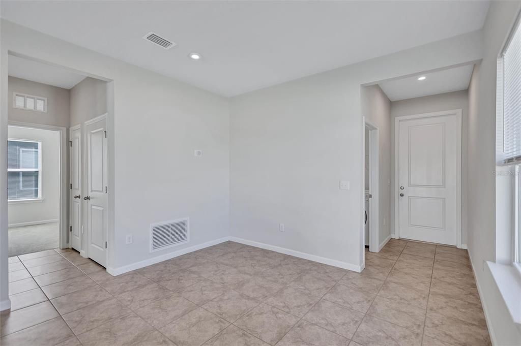 Activo con contrato: $2,300 (3 camas, 2 baños, 1492 Pies cuadrados)