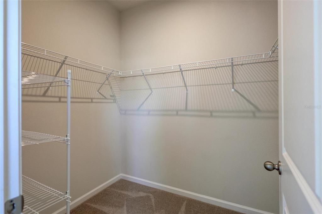 Activo con contrato: $2,300 (3 camas, 2 baños, 1492 Pies cuadrados)