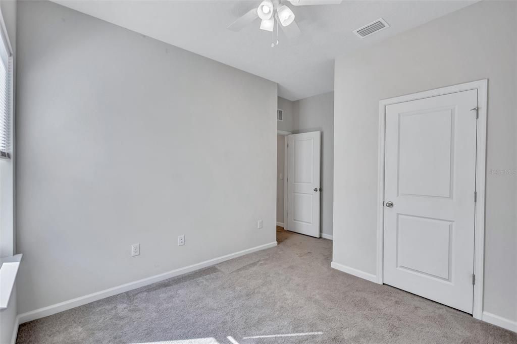 Activo con contrato: $2,300 (3 camas, 2 baños, 1492 Pies cuadrados)