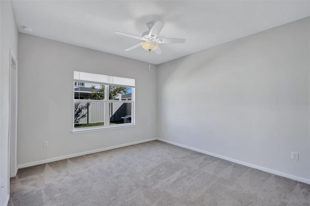 Activo con contrato: $2,300 (3 camas, 2 baños, 1492 Pies cuadrados)