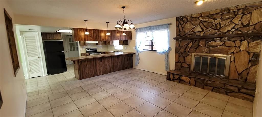 For Sale: $244,900 (3 beds, 2 baths, 1706 Square Feet)