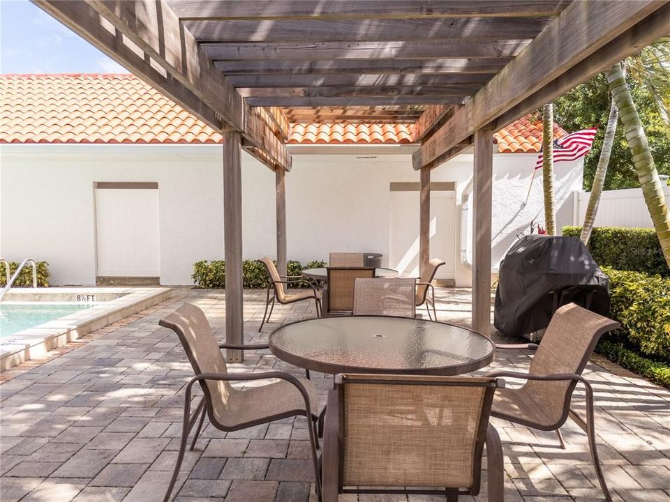 For Sale: $631,400 (2 beds, 2 baths, 1057 Square Feet)