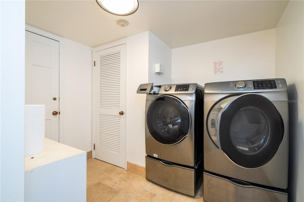 For Sale: $631,400 (2 beds, 2 baths, 1057 Square Feet)