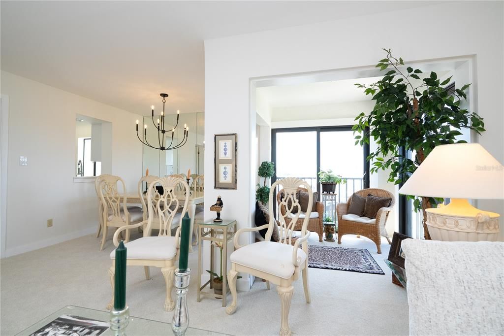 For Sale: $631,400 (2 beds, 2 baths, 1057 Square Feet)