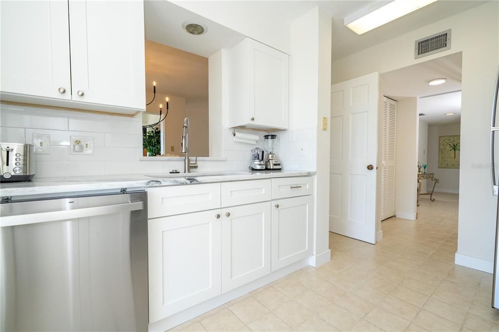 For Sale: $631,400 (2 beds, 2 baths, 1057 Square Feet)