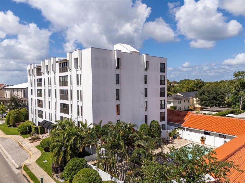 For Sale: $631,400 (2 beds, 2 baths, 1057 Square Feet)